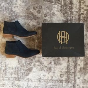 House of Harlow “Blair” navy suede booties Sz 40